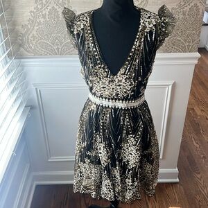 Windsor Jaelyn open back formal glitter dress, black, white and gold Size